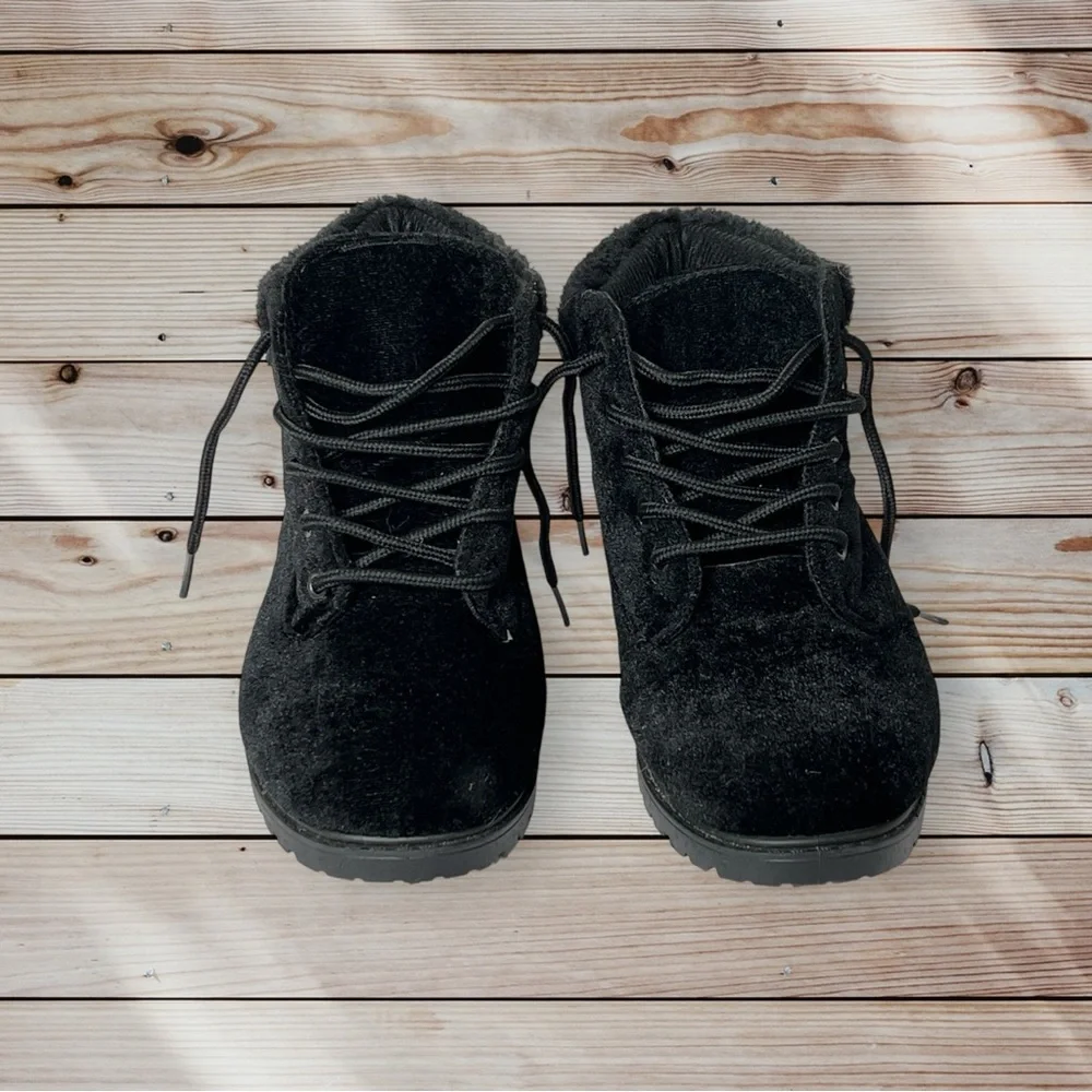 Bobbie Brooks Black Velour Faux Fur‎ Lace Up Hiking Winter Ankle Boots NWOT